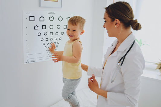 Miten lapsen näkö tutkitaan käytännössä? – Opas LEA Symbols -testeihin